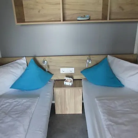 White-pearl Mobile-home